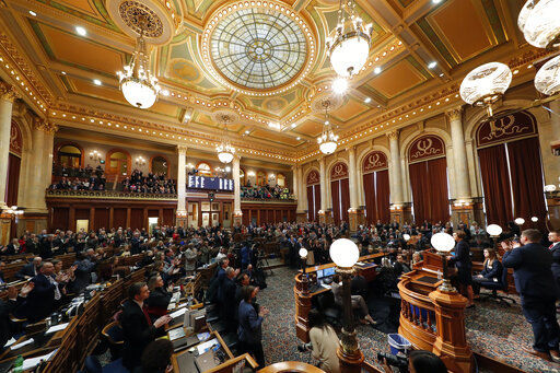 Iowa governor calls for sales tax increase, other tax cuts
